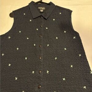 Style & Co. Black Sleeveless Shirt with Green Accents Grandma, Cottage Core, Em